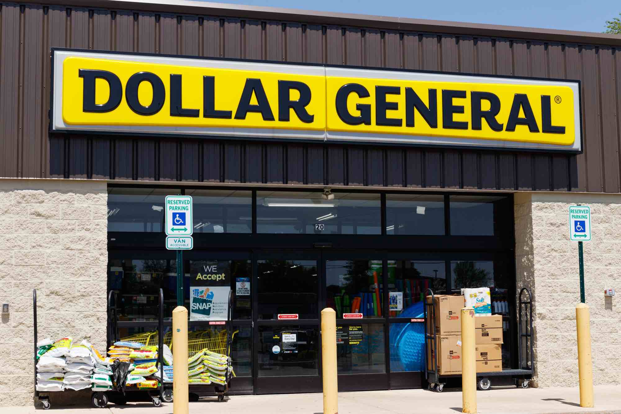 Dollar General sign