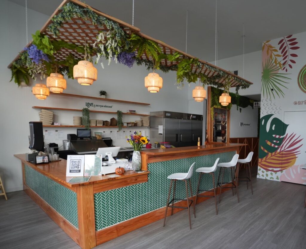 First Vegan Restaurant Opens In Downtown Orlando Orlando News Com   Earthy Picks Dining Room 1024x833 